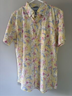 IZOD Yellow Floral Short-Sleeve Button-Up Shirt